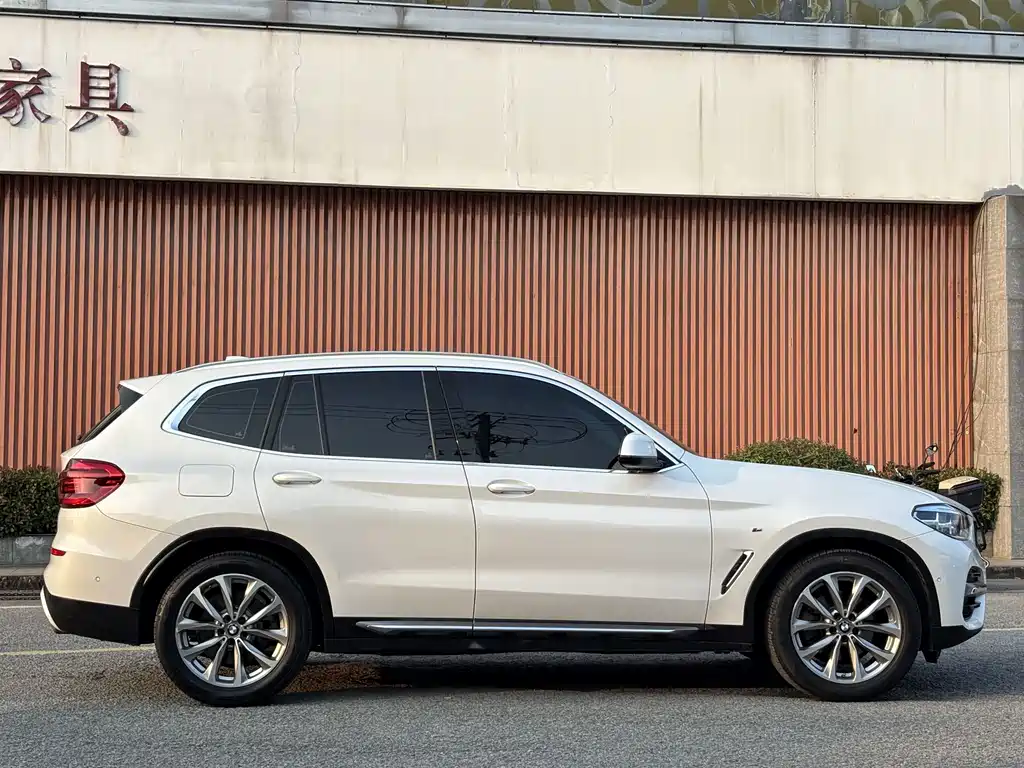 BMW X3 — фото 9