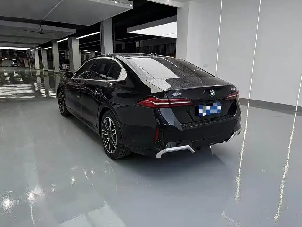 BMW 5 Series — фото 13
