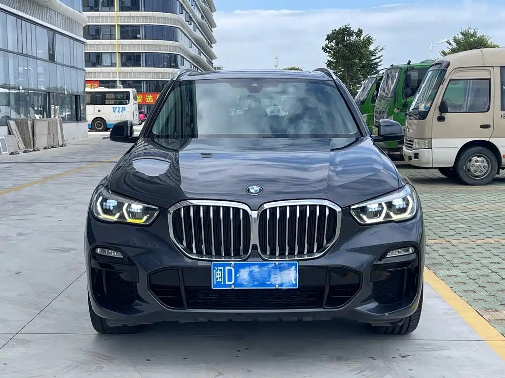 BMW X5 (Import) — фото 2