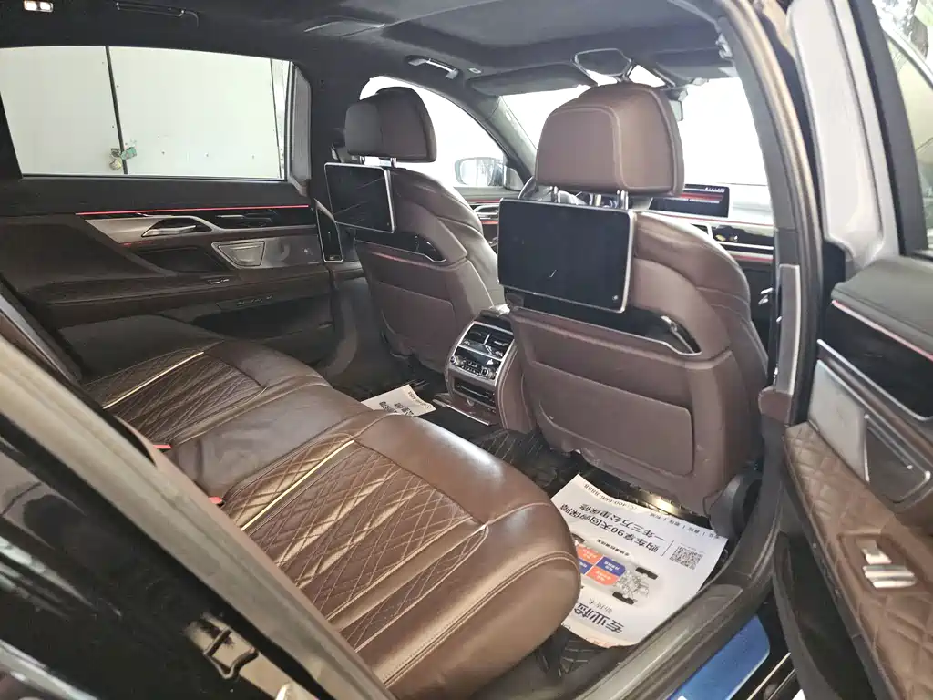 BMW 7 Series — фото 13