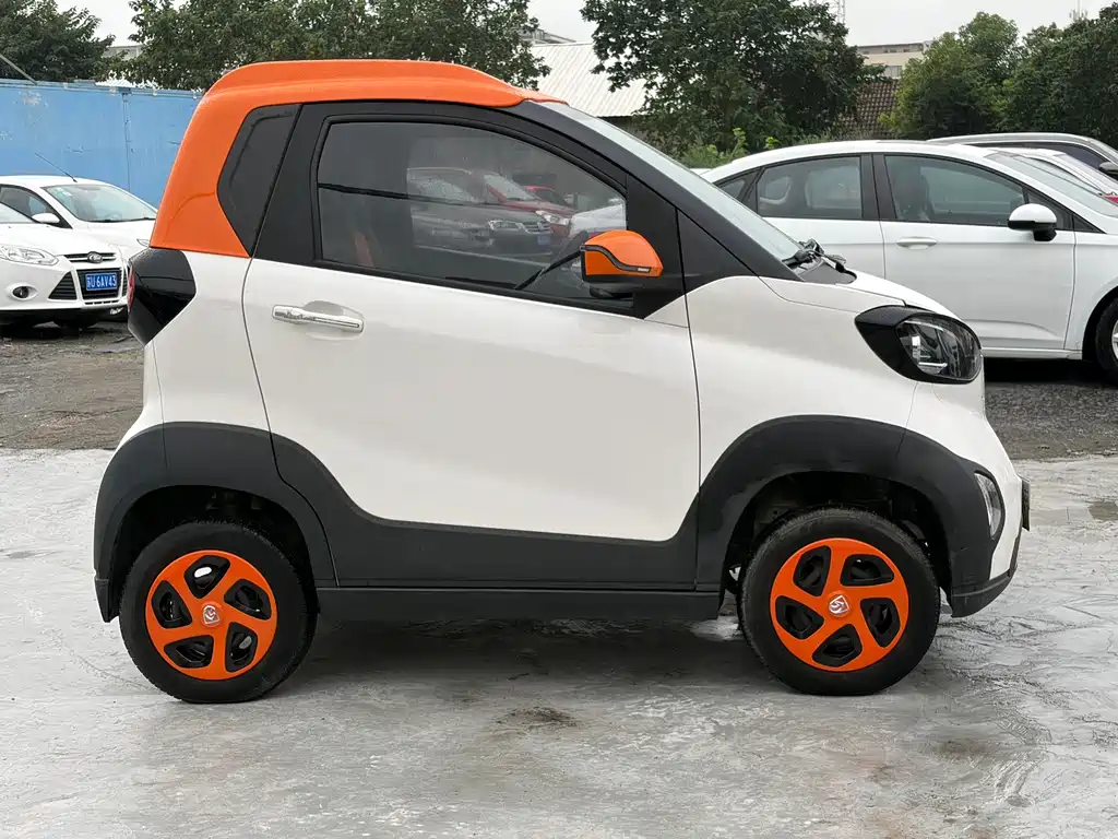 Baojun E100 — фото 4
