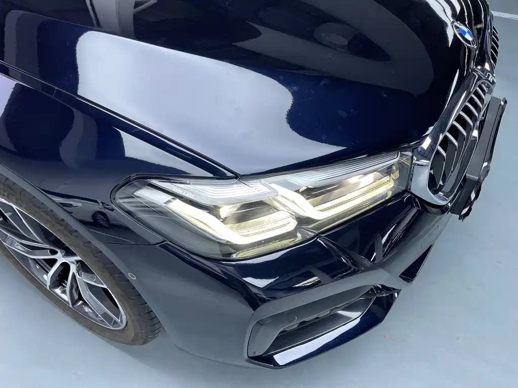 BMW 5 Series — фото 19