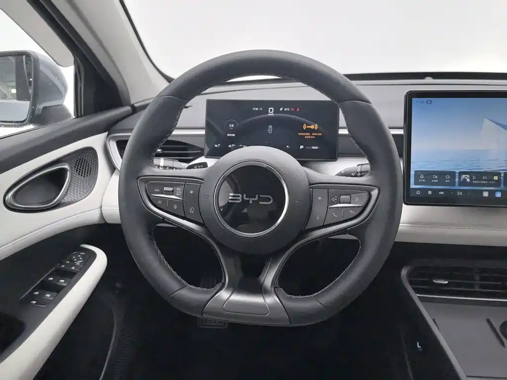 BYD Seal 05 DM-i — фото 11