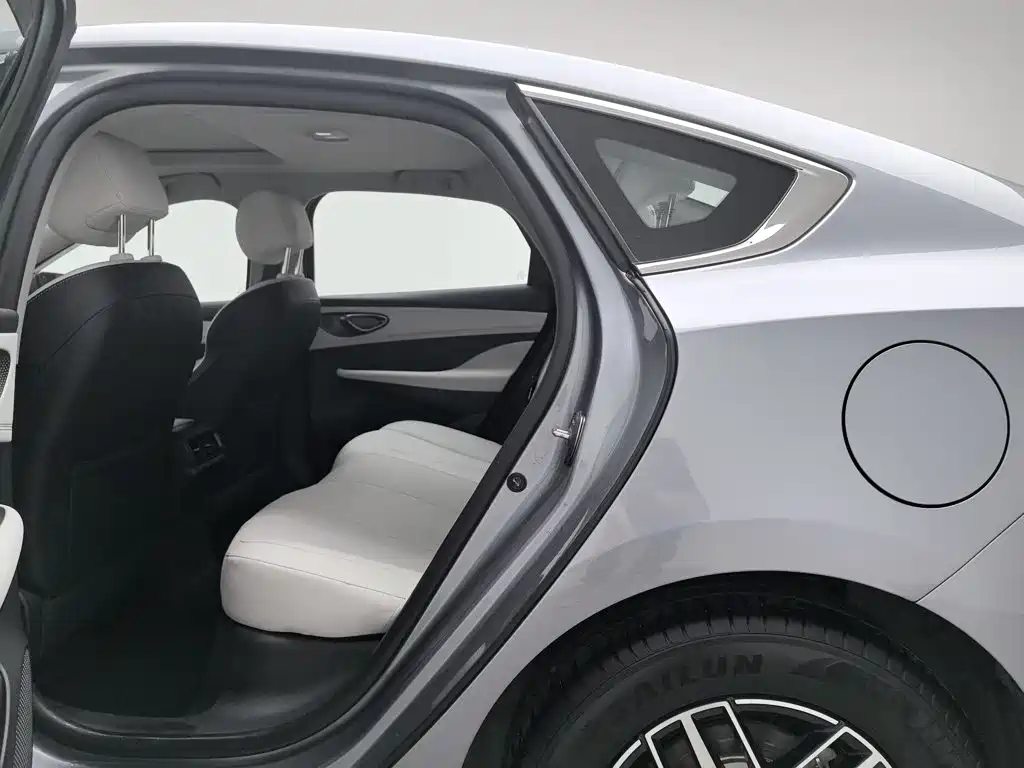 BYD Seal 05 DM-i — фото 15