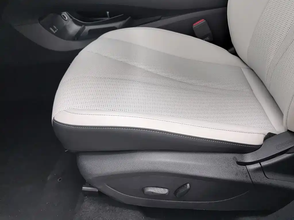 BYD Seal 05 DM-i — фото 20