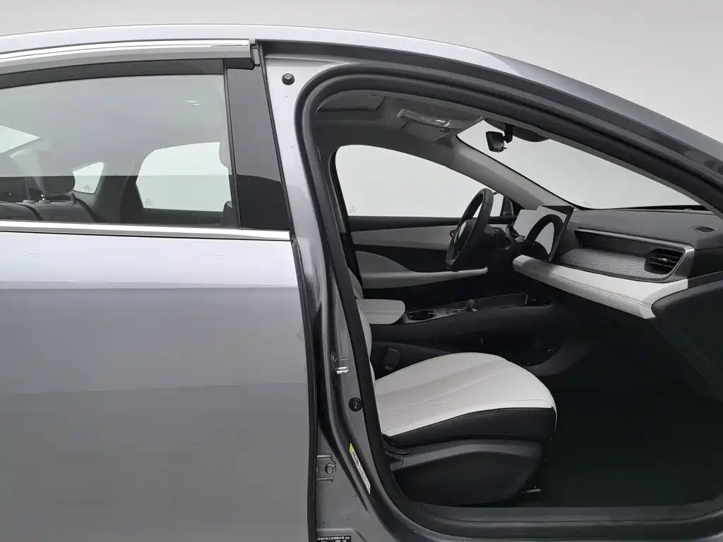 BYD Seal 05 DM-i — фото 23