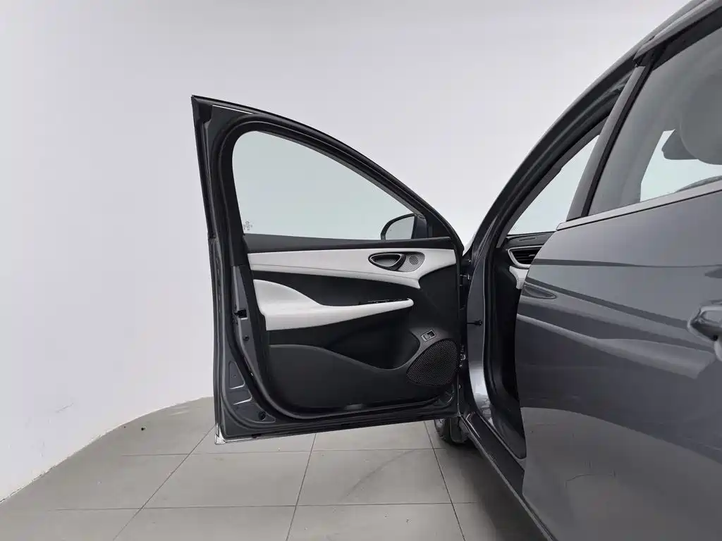 BYD Seal 05 DM-i — фото 8