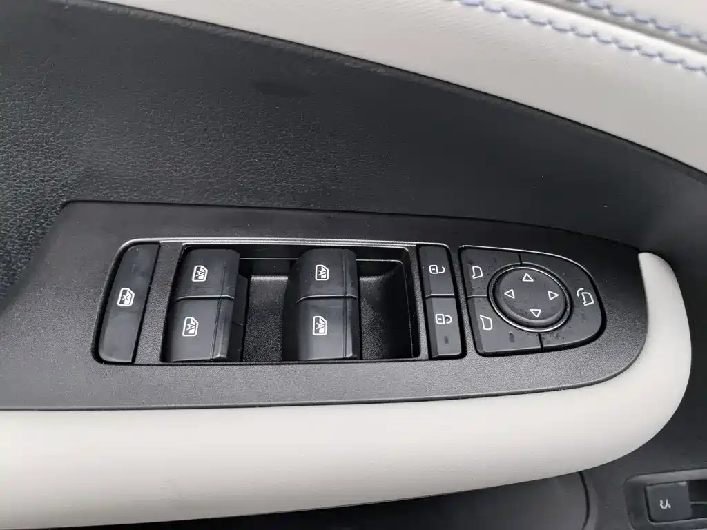 BYD Seal 05 DM-i — фото 9