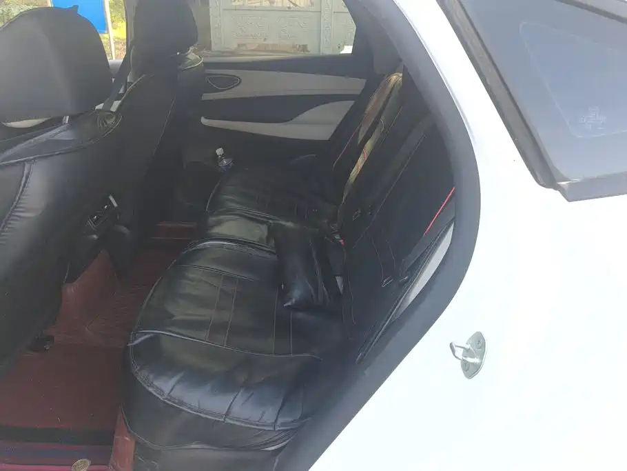 BYD Seal 05 DM-i — фото 11