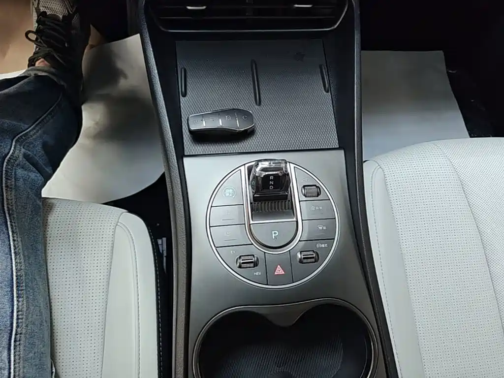 BYD Seal 05 DM-i — фото 13