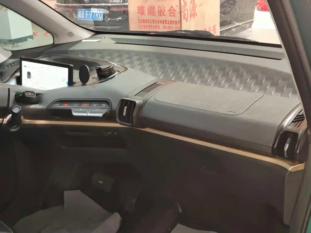 Baojun KiWi EV — фото 18