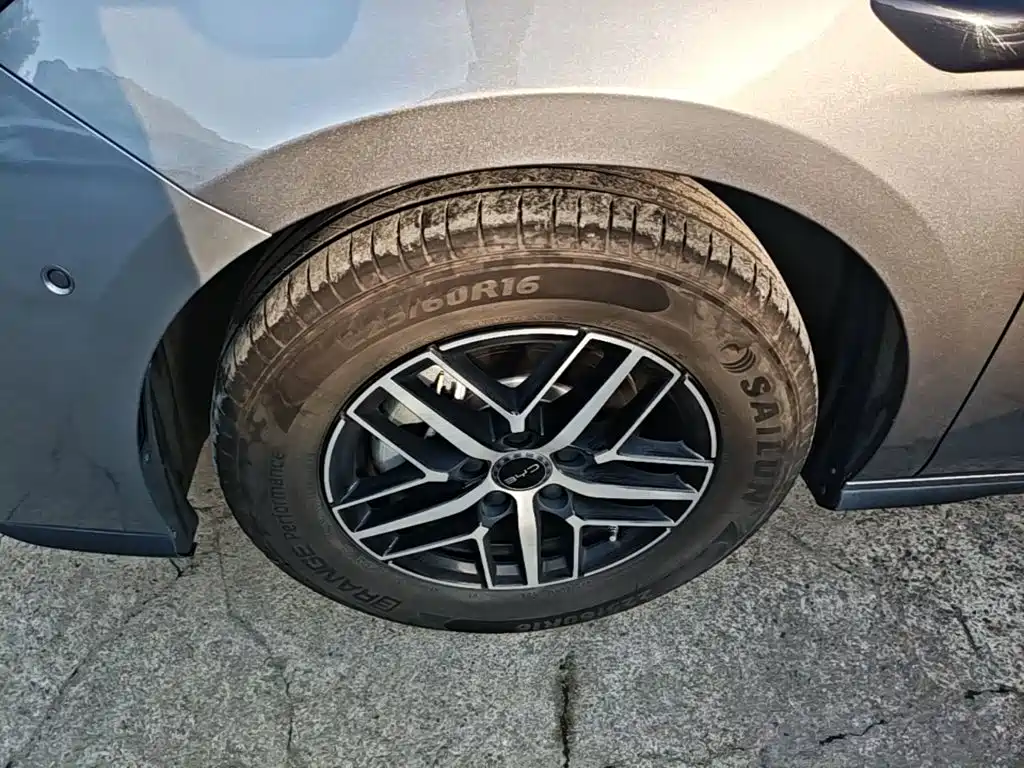 BYD Seal 05 DM-i — фото 22