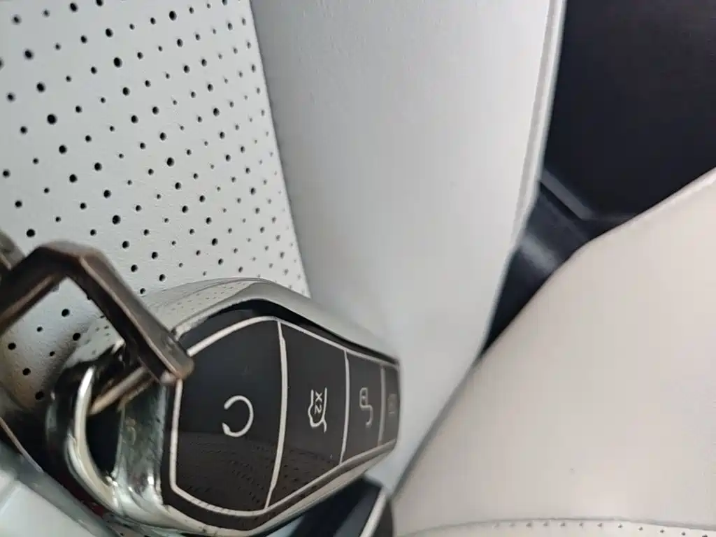 BYD Seal 05 DM-i — фото 8
