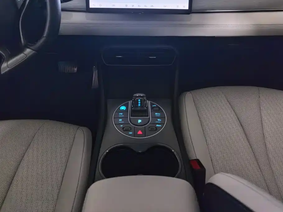 BYD Seal 05 DM-i — фото 16