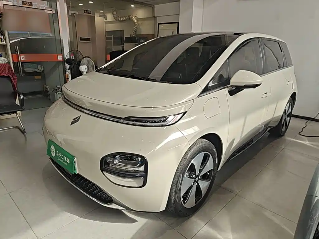 Baojun Yunduo — фото 2