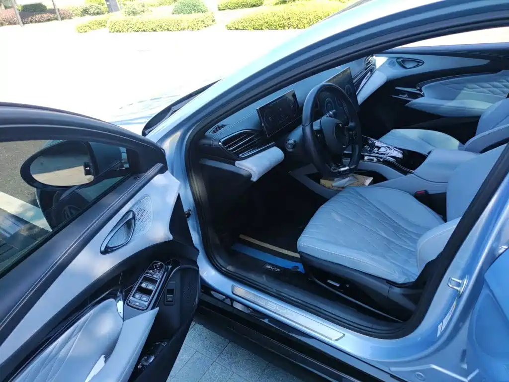 BYD Seal — фото 13
