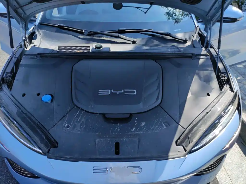 BYD Seal — фото 10