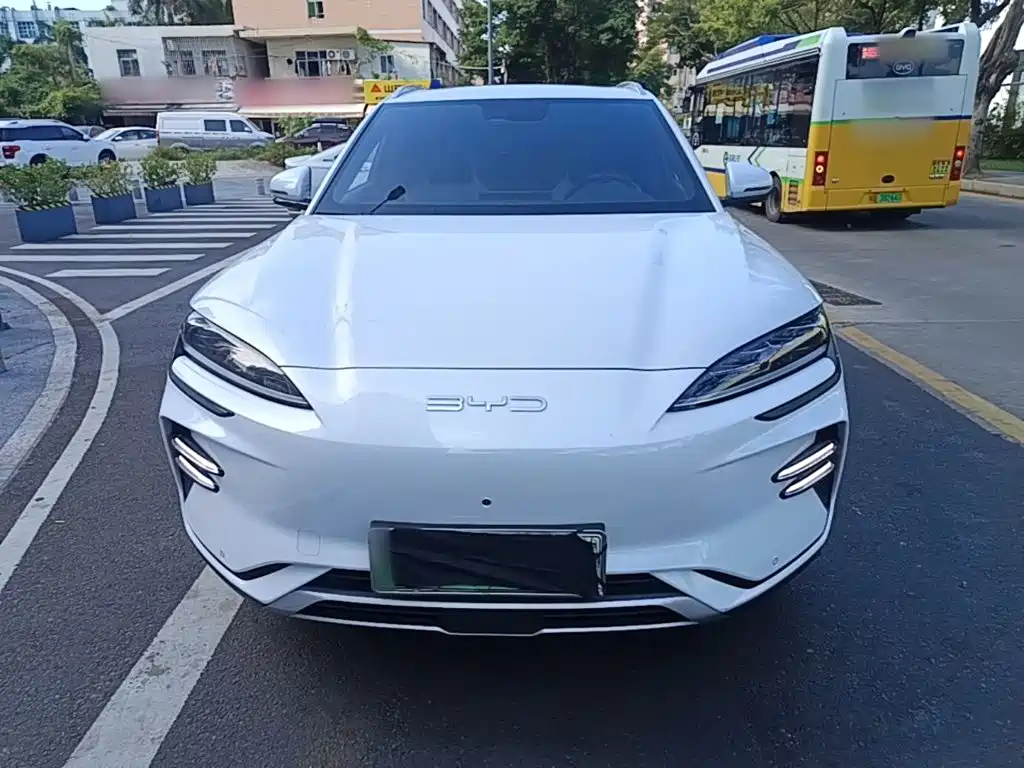 BYD PLUS New Energy — фото 2