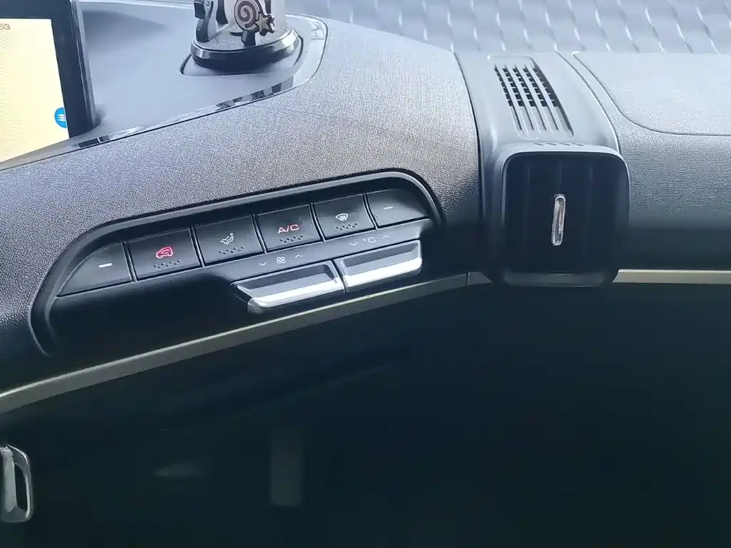 Baojun KiWi EV — фото 13