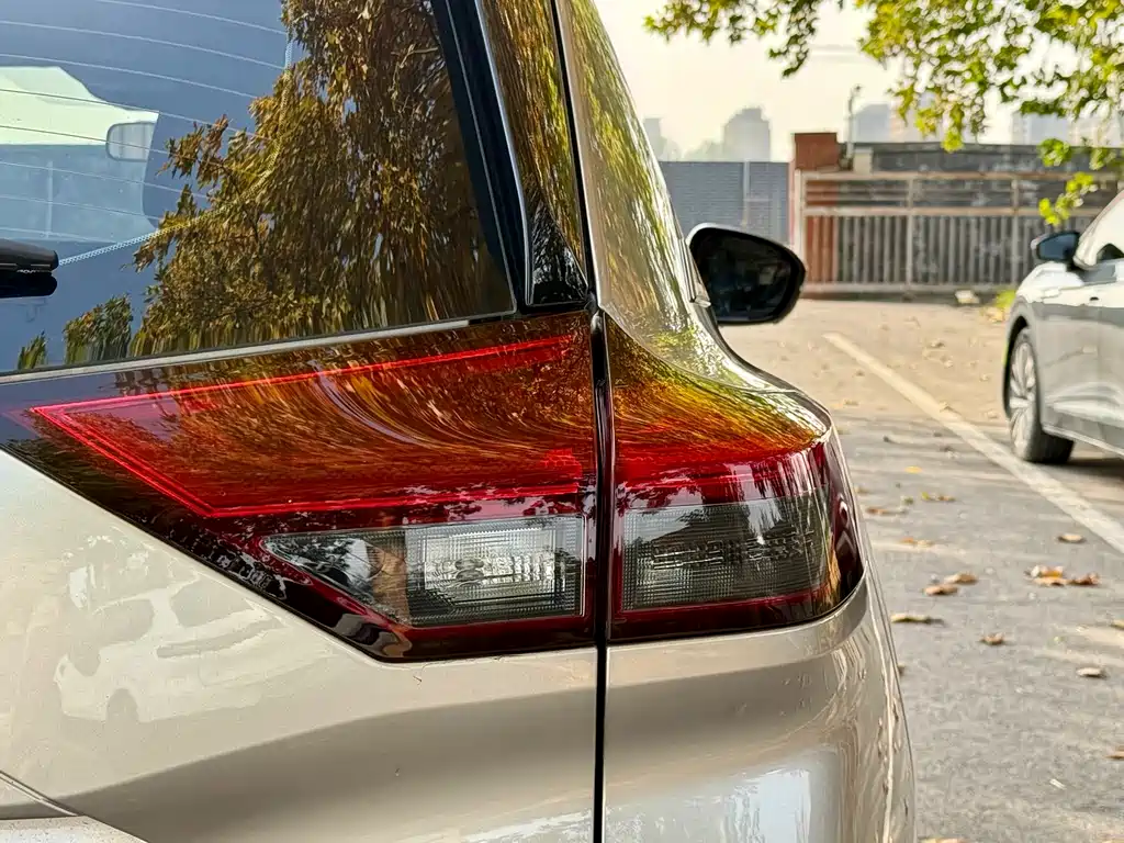 Nissan X-Trail — фото 11