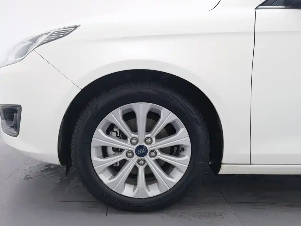 Ford Escort — фото 17
