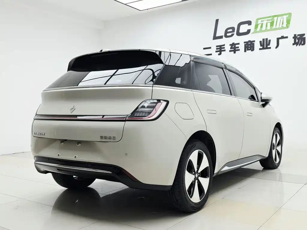 Baojun Yunduo — фото 4