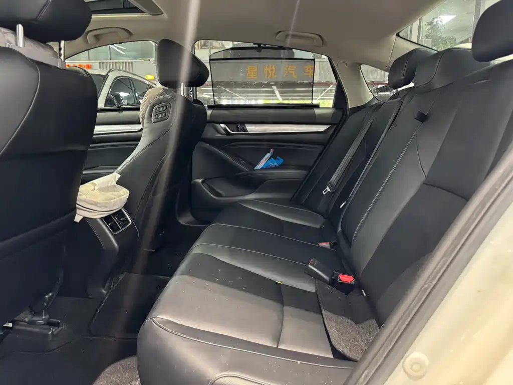 Honda Accord — фото 11
