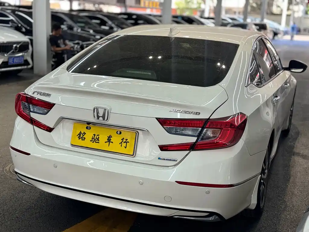 Honda Accord — фото 7