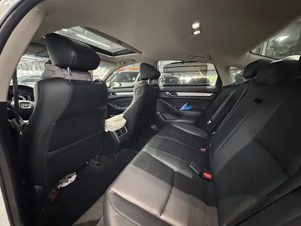 Honda Accord — фото 10