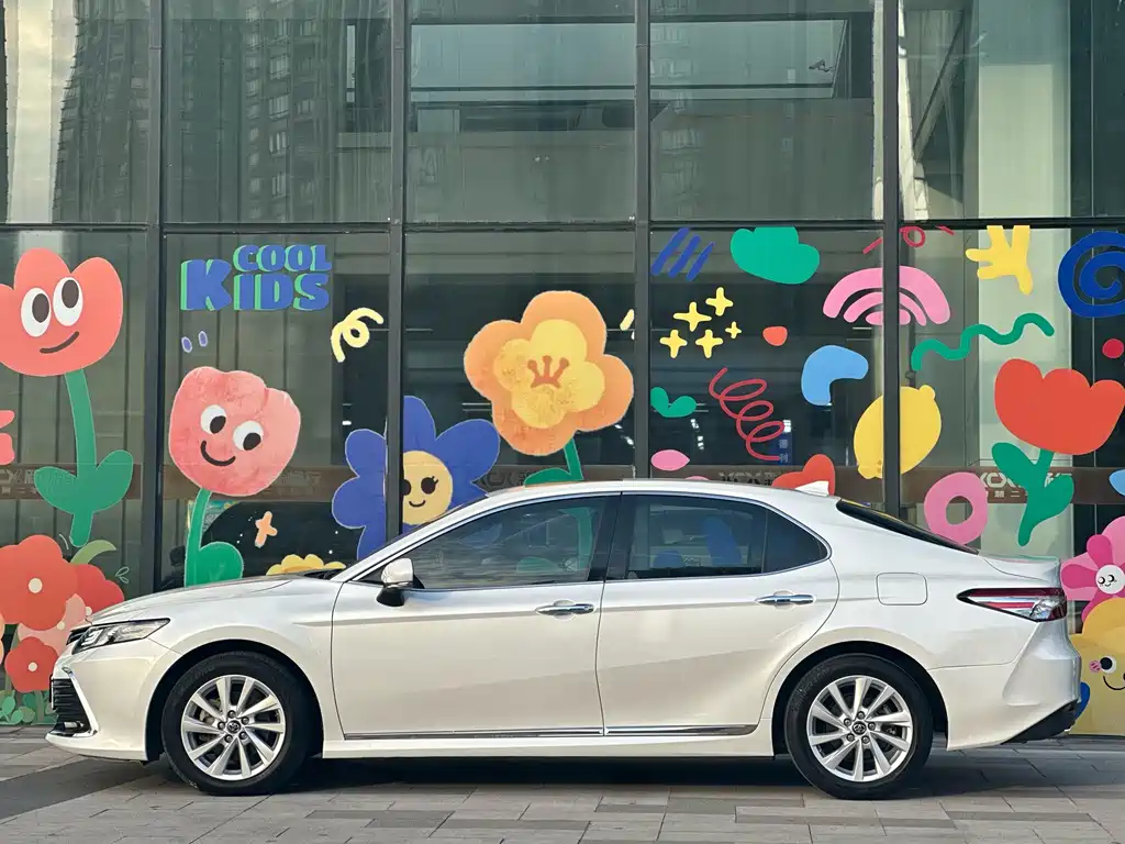 Toyota Camry — фото 2