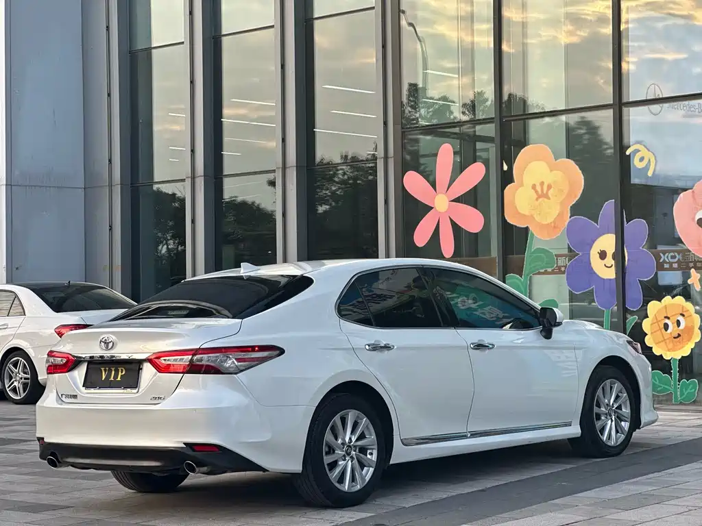 Toyota Camry — фото 19