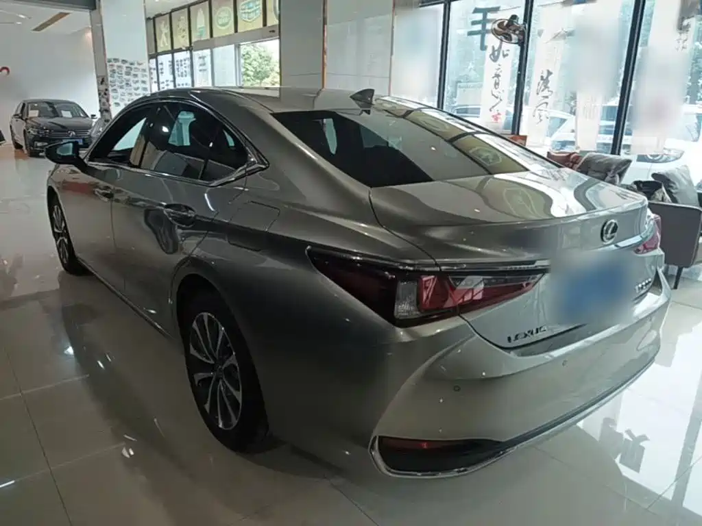 Lexus ES — фото 4
