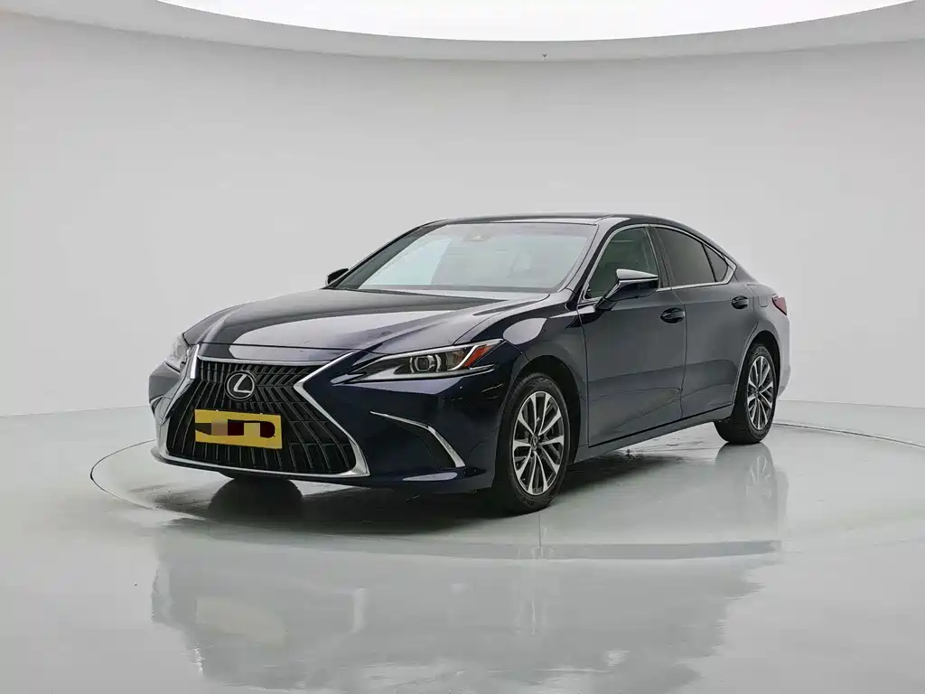 Lexus ES — фото 1