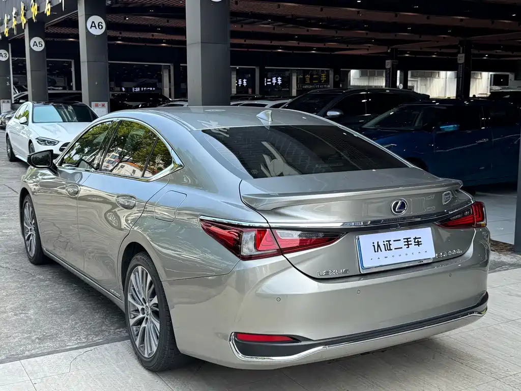 Lexus ES — фото 10