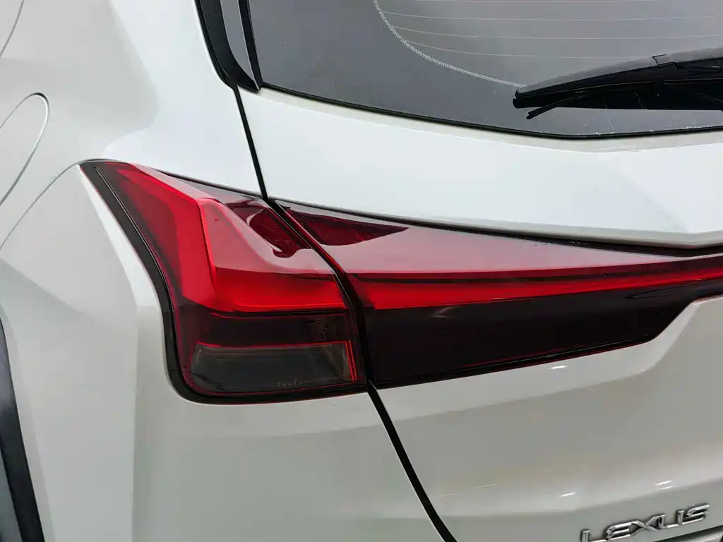 Lexus UX — фото 9