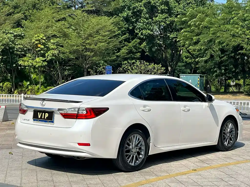Lexus ES — фото 2