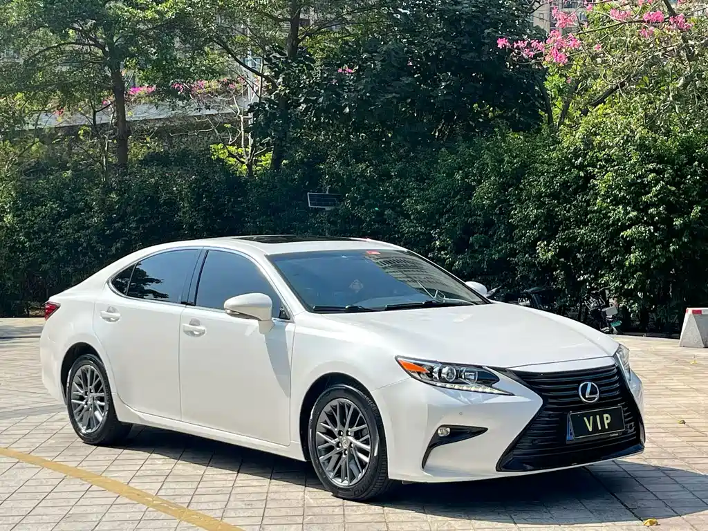 Lexus ES — фото 5