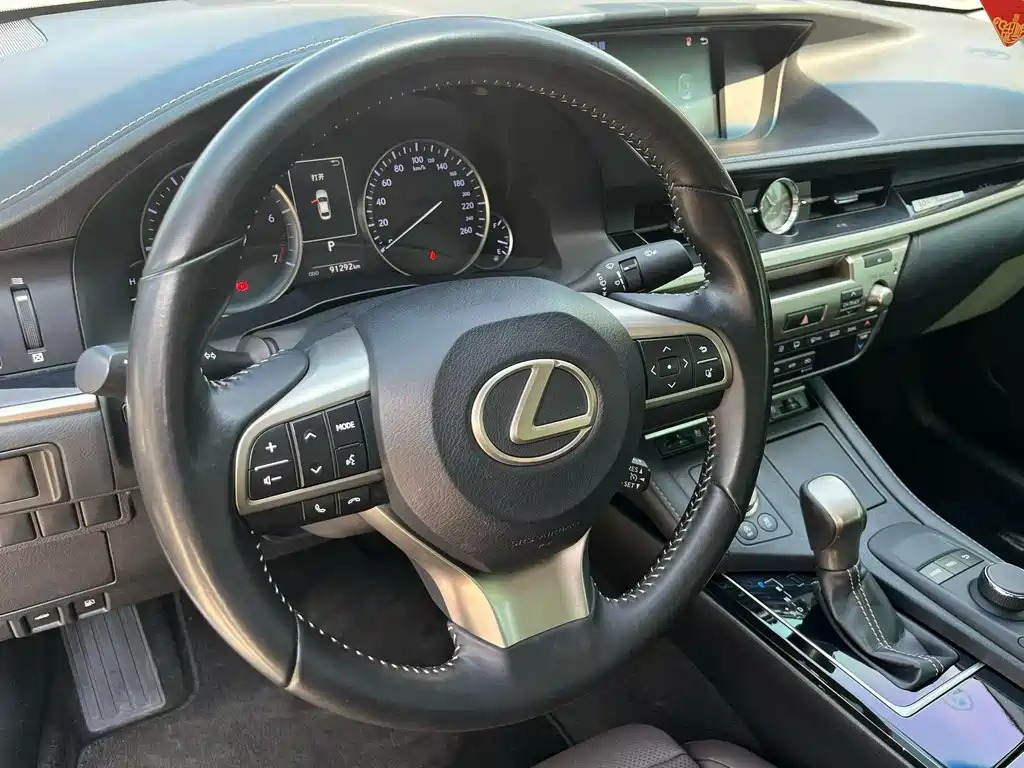 Lexus ES — фото 8