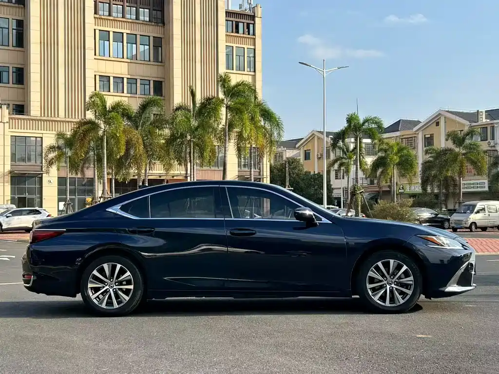 Lexus ES — фото 5