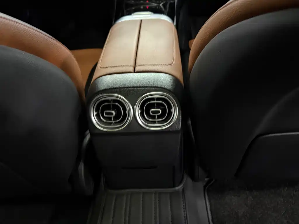 Mercedes-Benz C-Class — фото 15