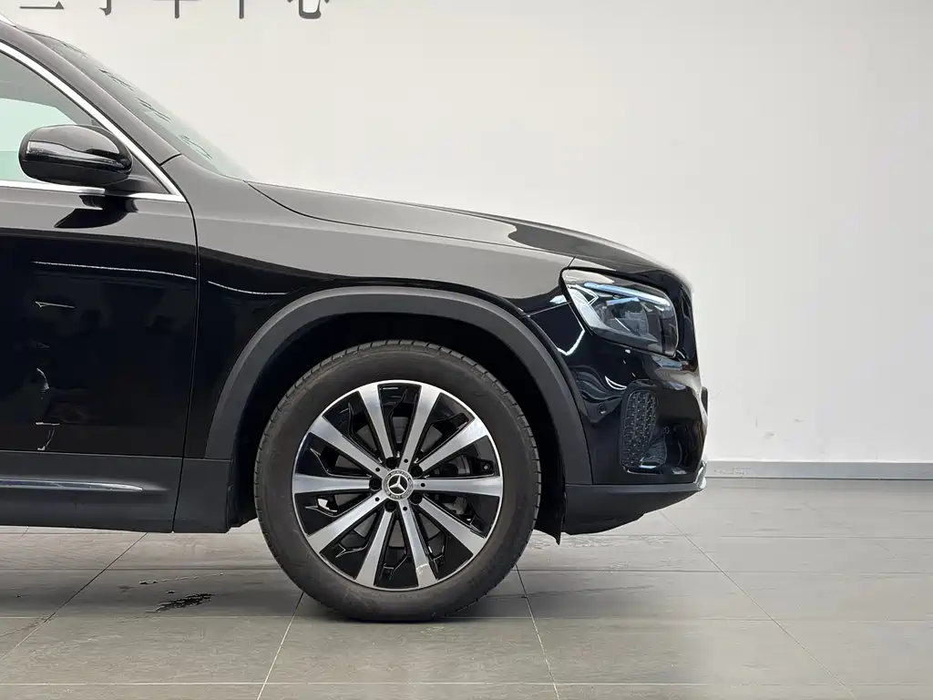Mercedes-Benz GLB — фото 19