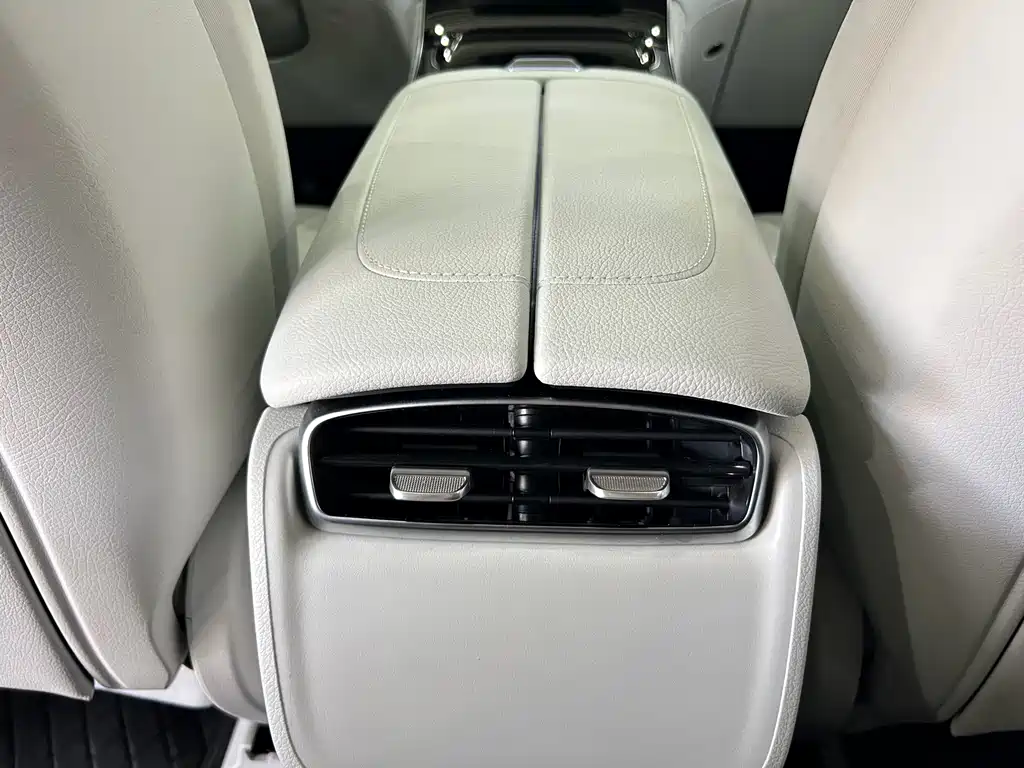 Mercedes-Benz EQE SUV — фото 17