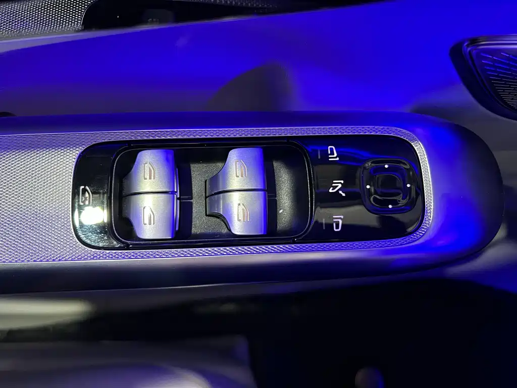 Mercedes-Benz EQE SUV — фото 22