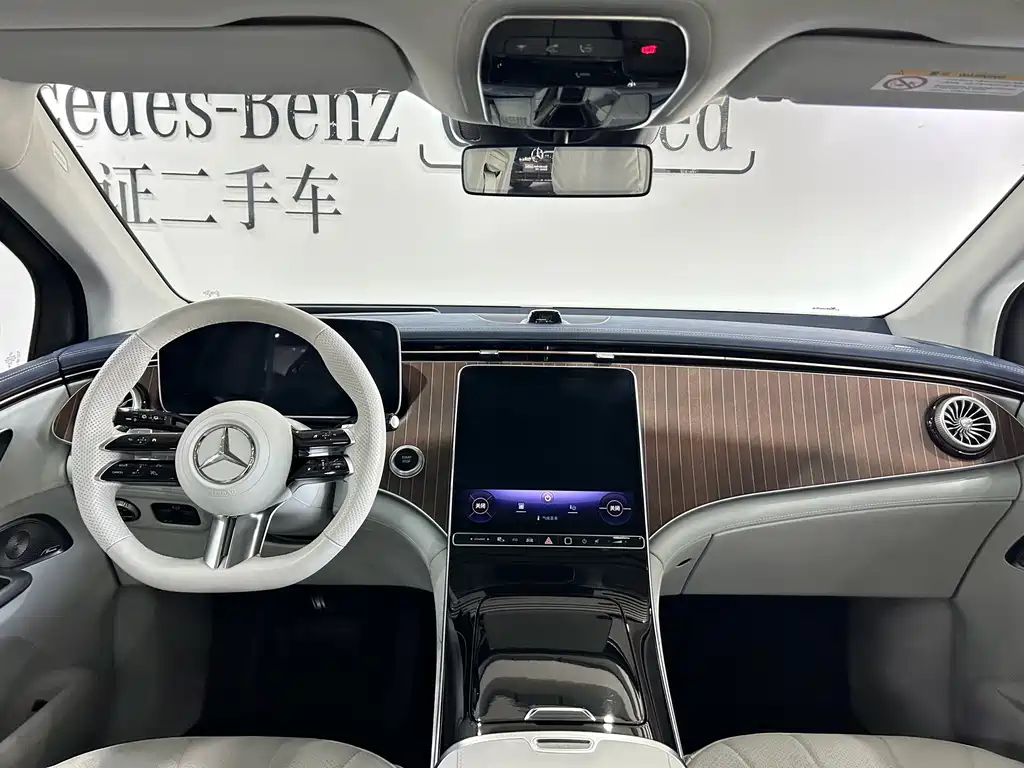 Mercedes-Benz EQE SUV — фото 10