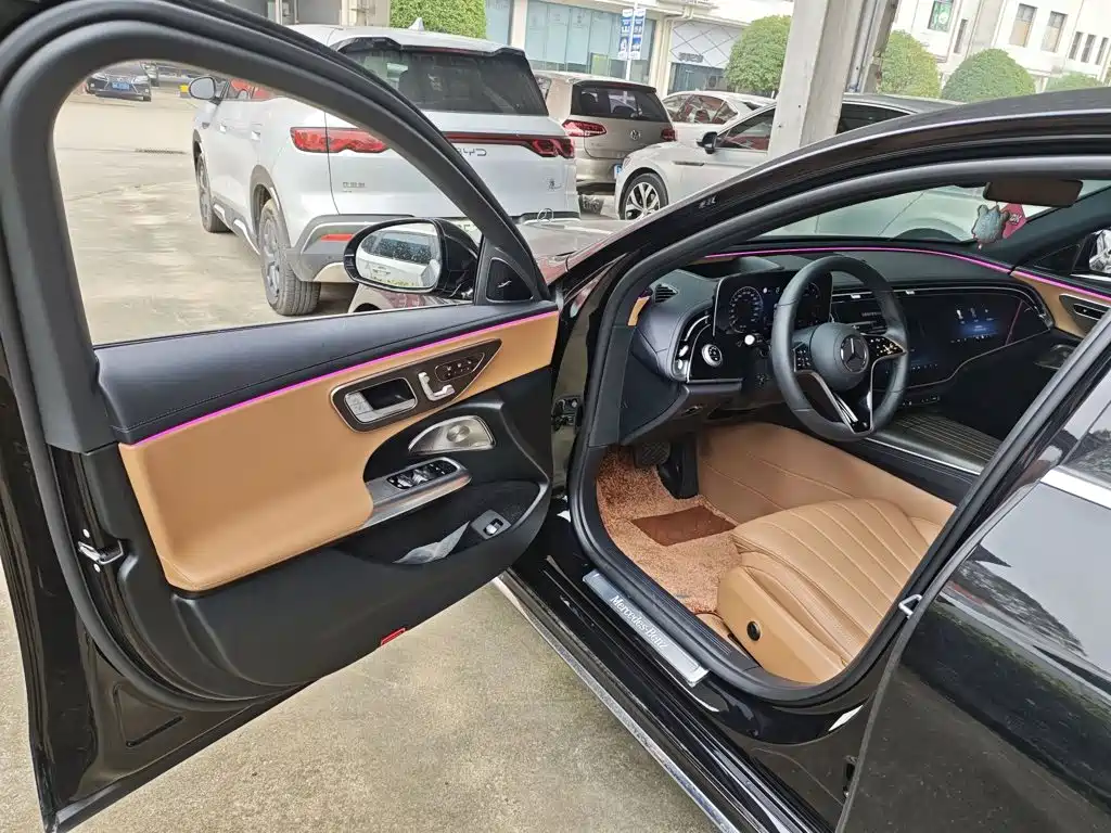 Mercedes-Benz E-Class — фото 15