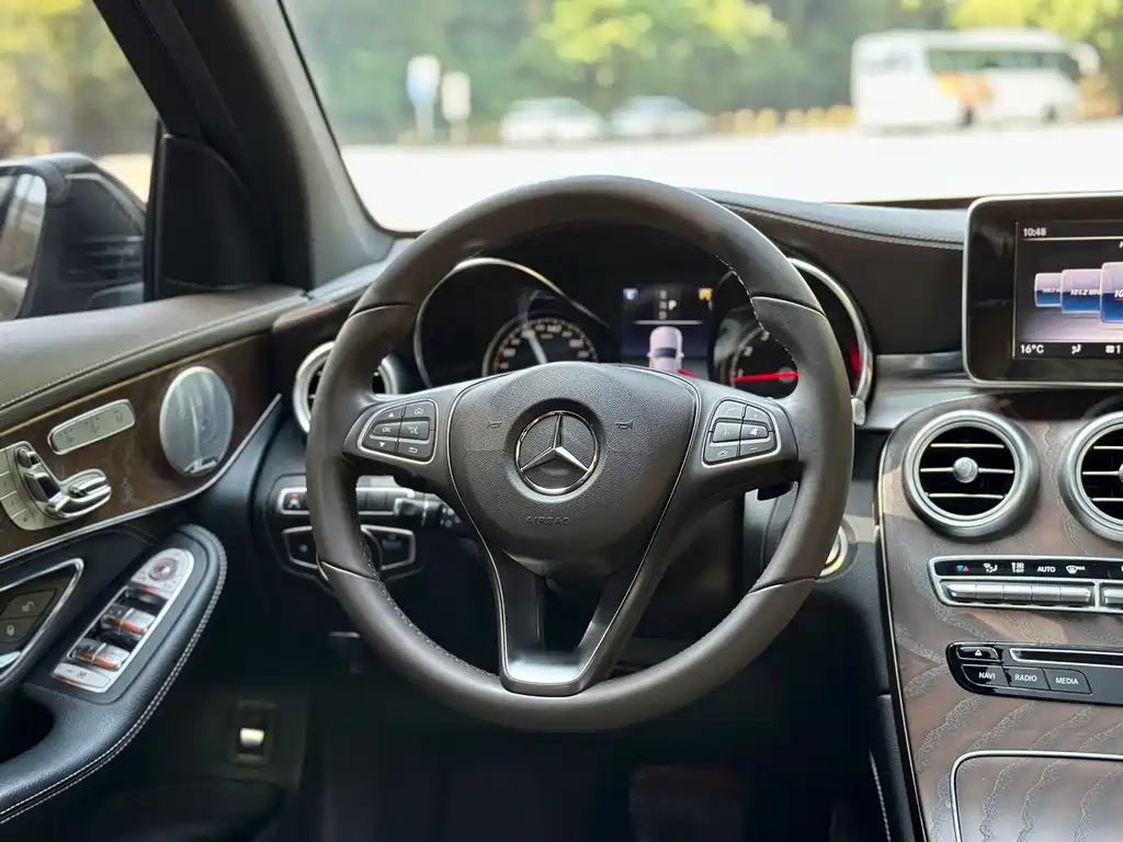 Mercedes-Benz GLC — фото 11