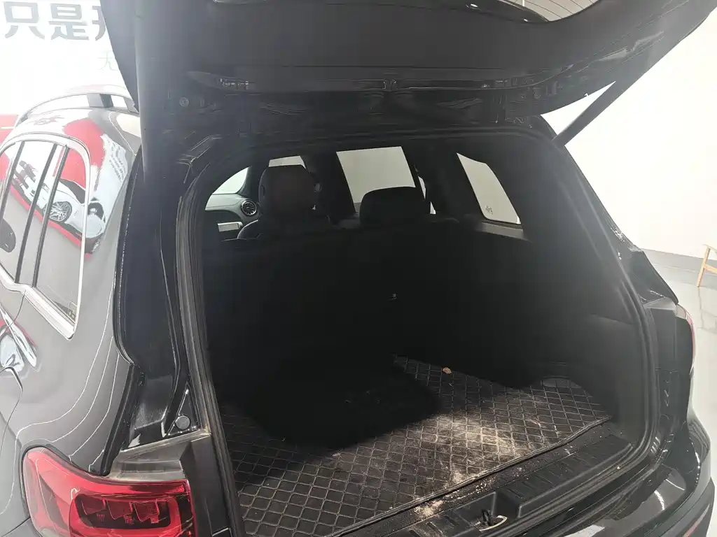 Mercedes-Benz EQB — фото 14
