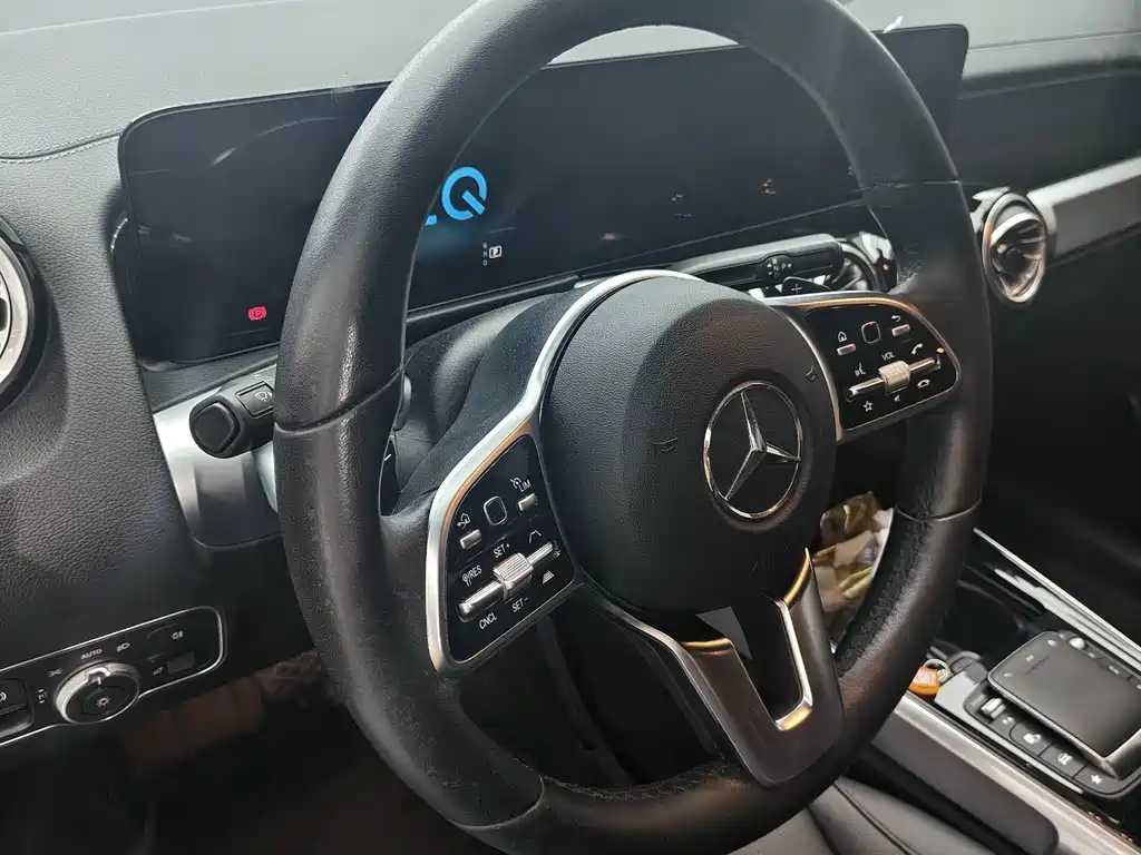 Mercedes-Benz EQB — фото 10