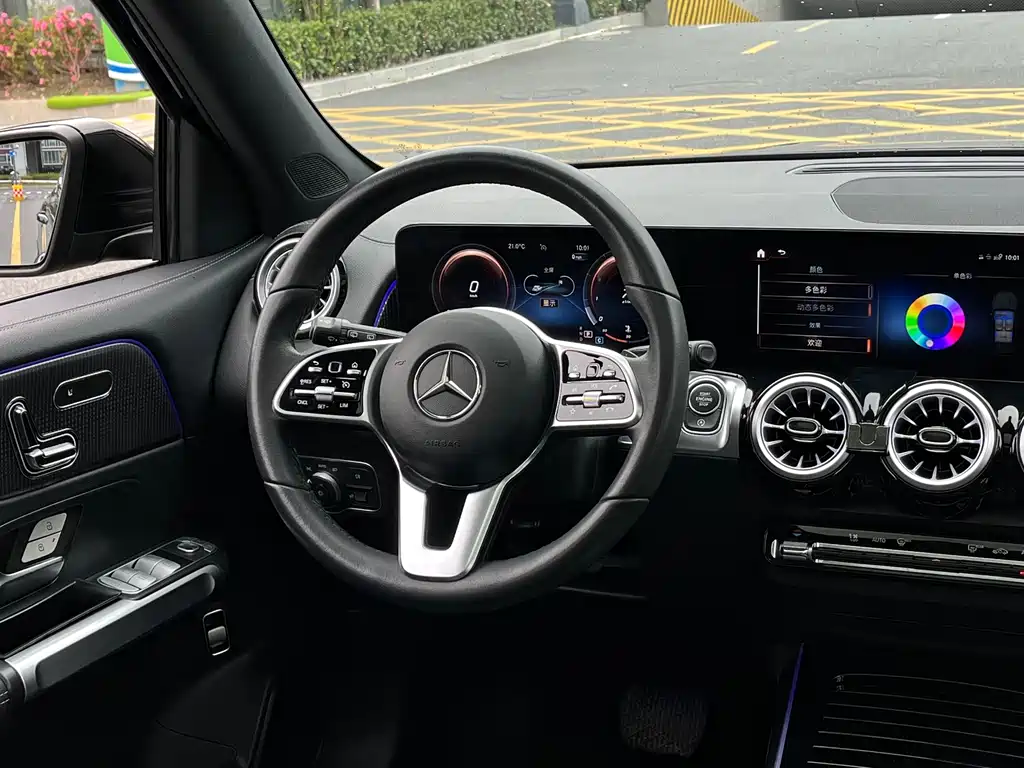 Mercedes-Benz GLB — фото 17