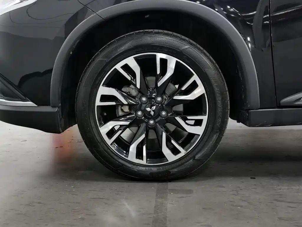 Mitsubishi Outlander — фото 17